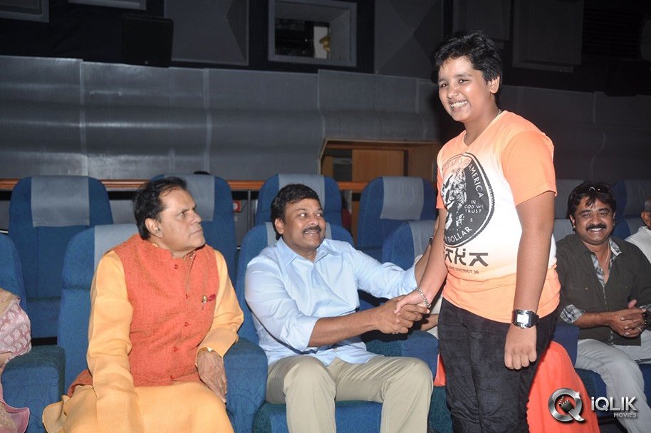 Chiranjeevi-at-Sachin-Tendulkar-Kadu-Premiere-Show
